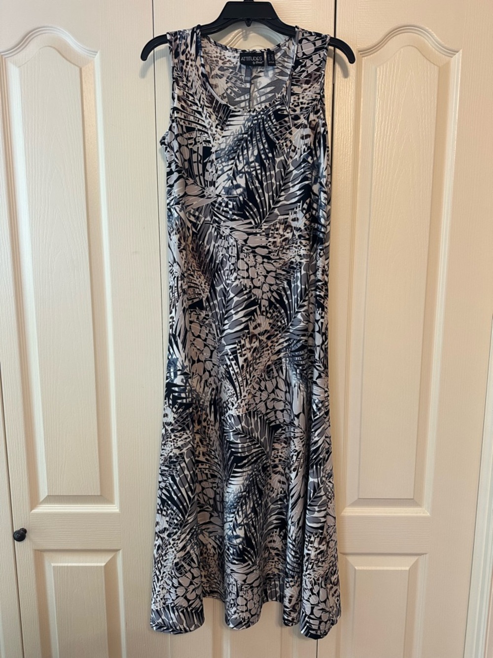 Attitudes by Renee Women’s Black, Gray, & Tan Palm Print Dress Sz MP Petite
